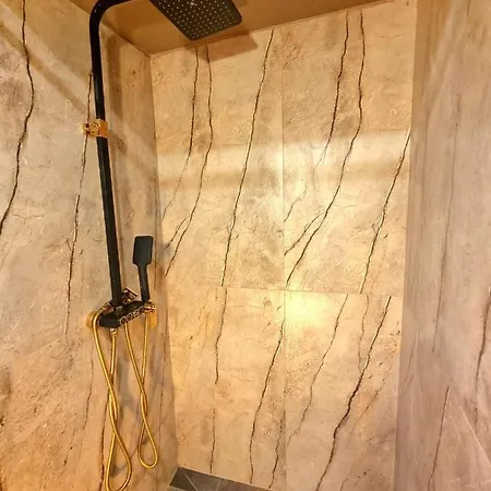 Flat With A View شقة